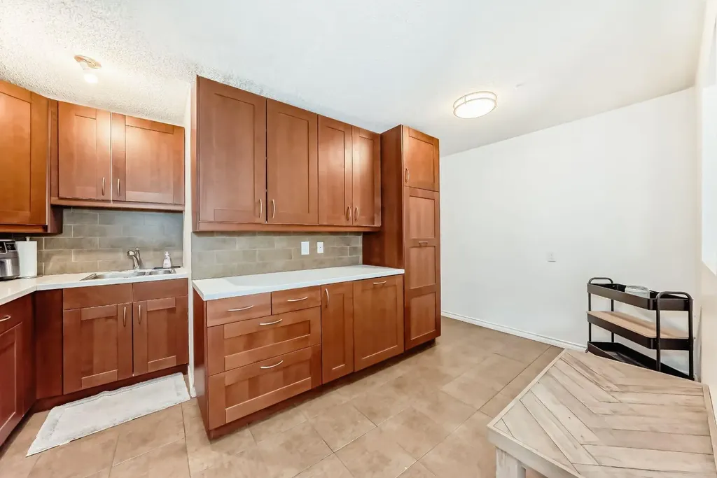 11240 6 Street SW Calgary AB T2W1V9