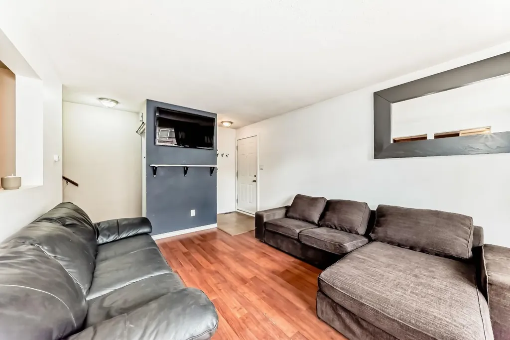 11240 6 Street SW Calgary AB T2W1V9