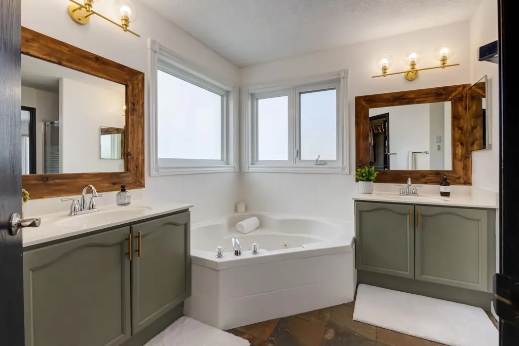 117 Arbour Ridge Heights NW Calgary AB T3A4Z1