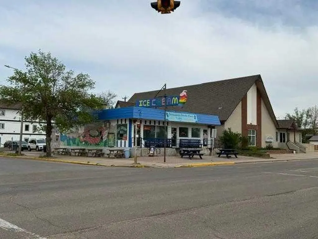 202 2 Street W Drumheller AB T0J 0Y4