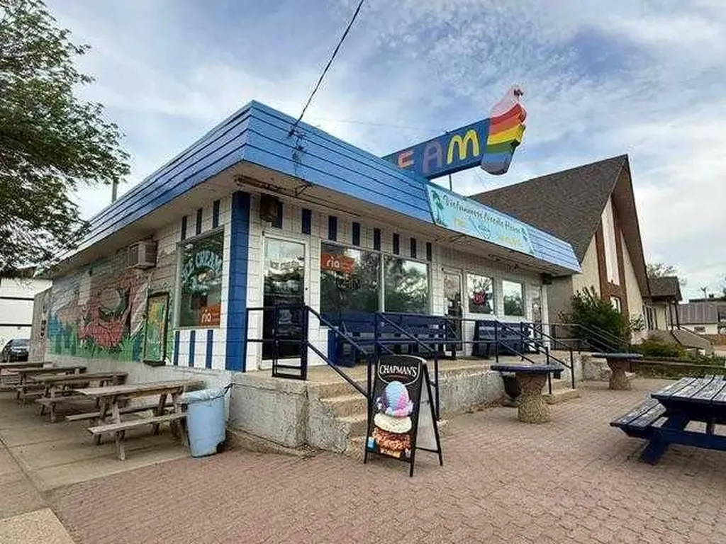 202 2 Street W Drumheller AB T0J 0Y4