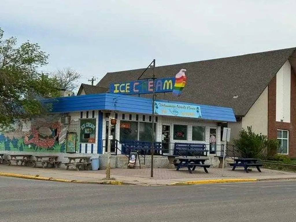 202 2 Street W Drumheller AB T0J 0Y4