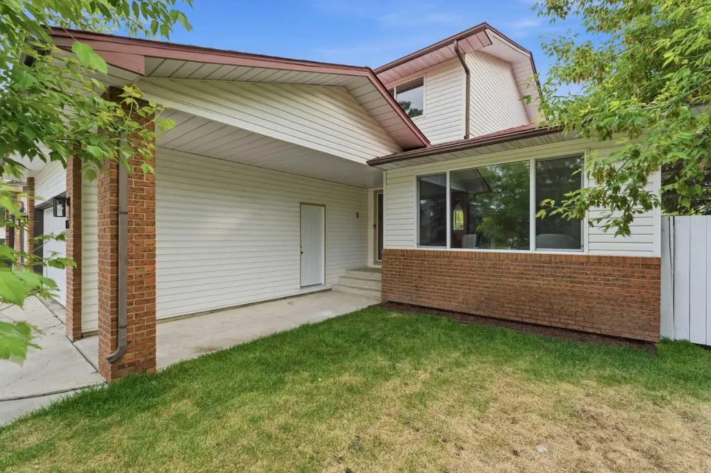 115 Brookgreen Drive SW Calgary AB T2W 2W4