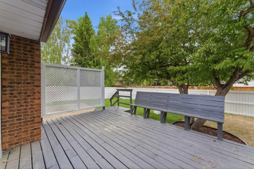 115 Brookgreen Drive SW Calgary AB T2W 2W4