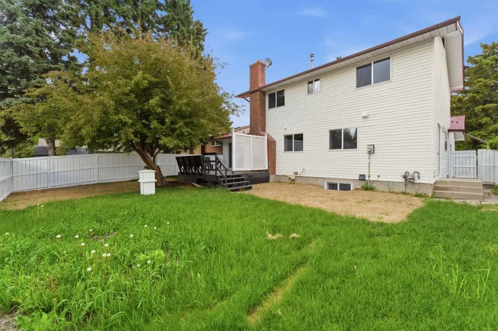 115 Brookgreen Drive SW Calgary AB T2W 2W4