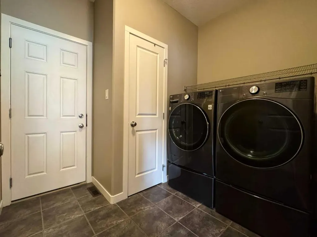 422 Lynx Terrace N Lethbridge AB T1H 6Z6