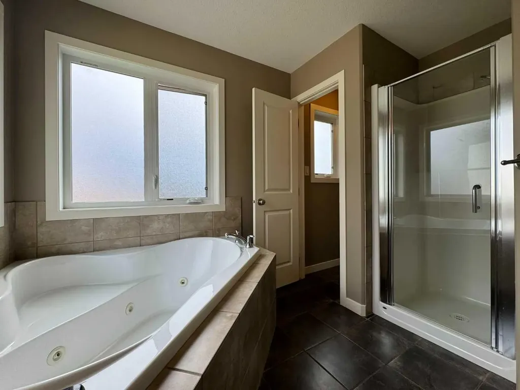 422 Lynx Terrace N Lethbridge AB T1H 6Z6