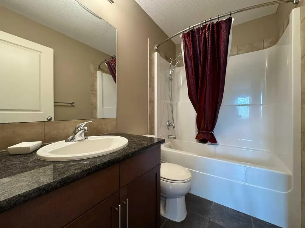 422 Lynx Terrace N Lethbridge AB T1H 6Z6