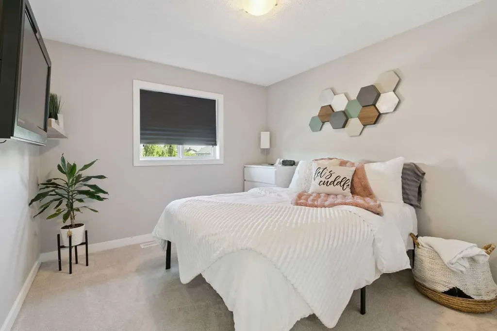 4478 Elgin Avenue SE Calgary AB T2Z 4Z8
