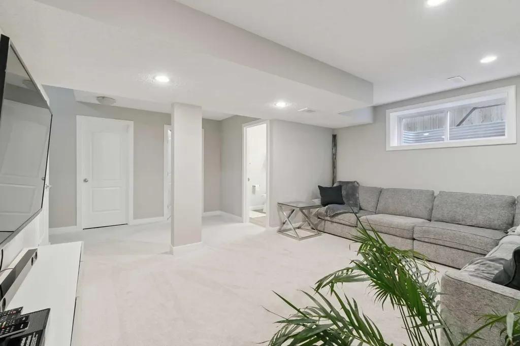 4478 Elgin Avenue SE Calgary AB T2Z 4Z8