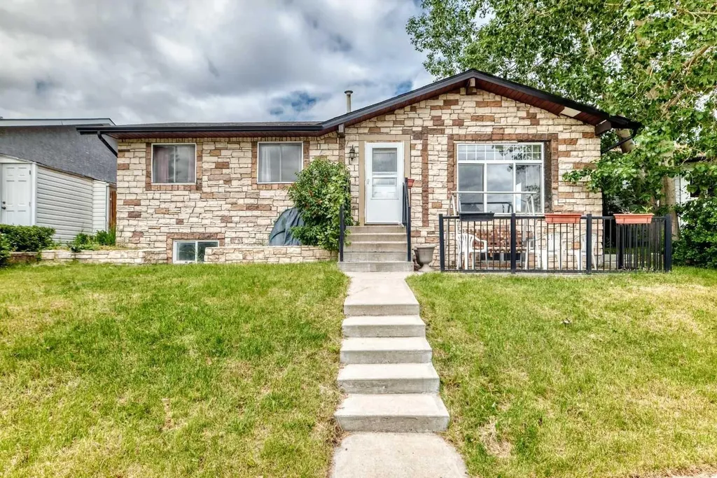 660 Malvern Drive NE Calgary AB T2A 5P5
