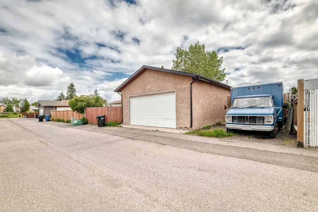 660 Malvern Drive NE Calgary AB T2A 5P5