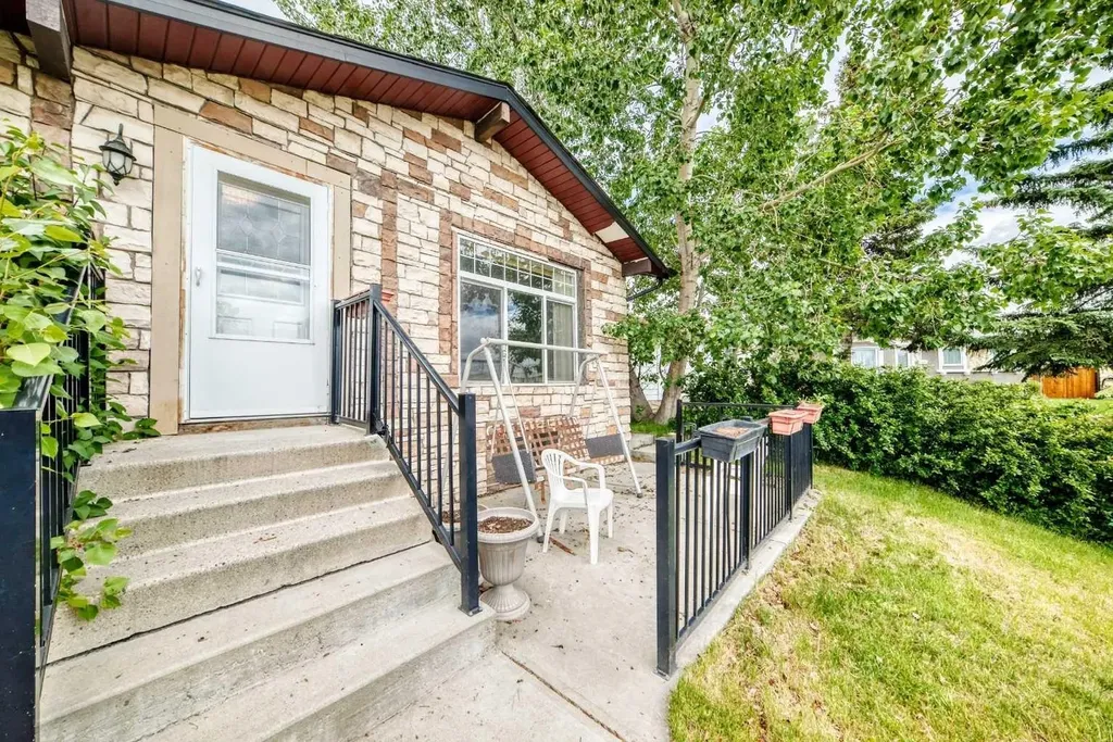 660 Malvern Drive NE Calgary AB T2A 5P5