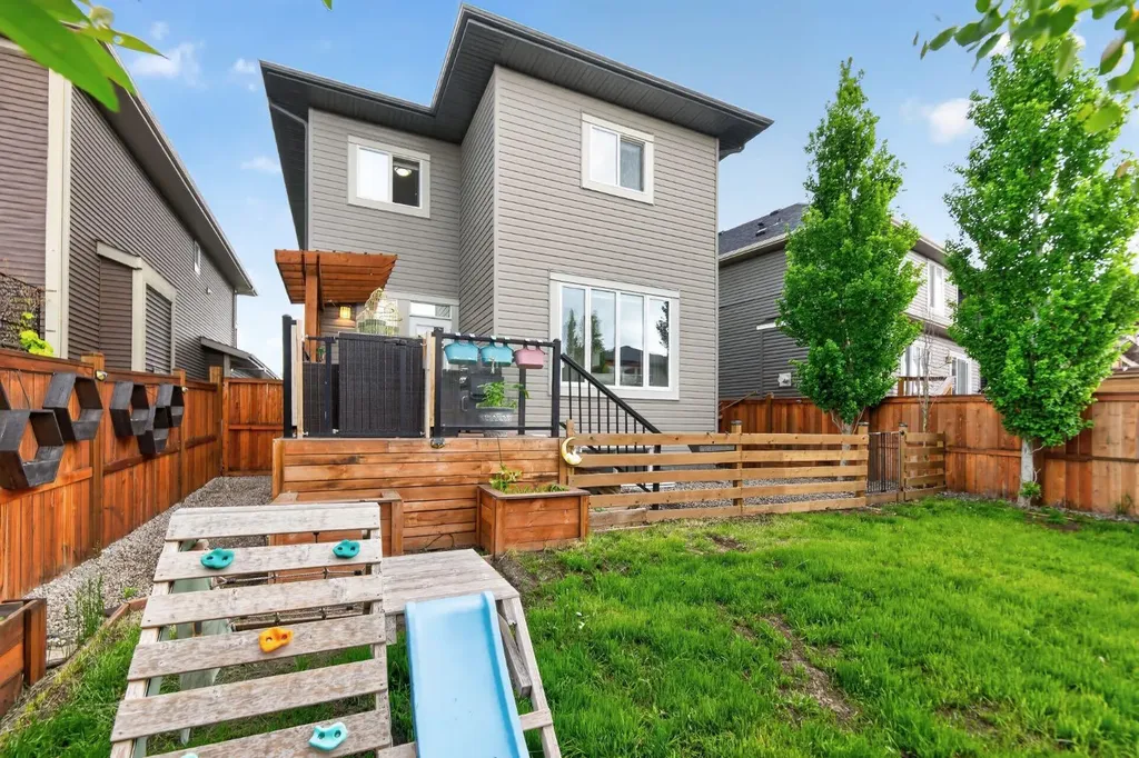 51 Appaloosa Gardens Cochrane AB T4C2M3