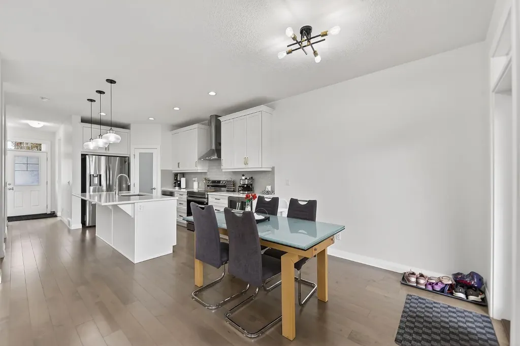 117 Ravenstern Crescent Airdrie AB T4A0W4