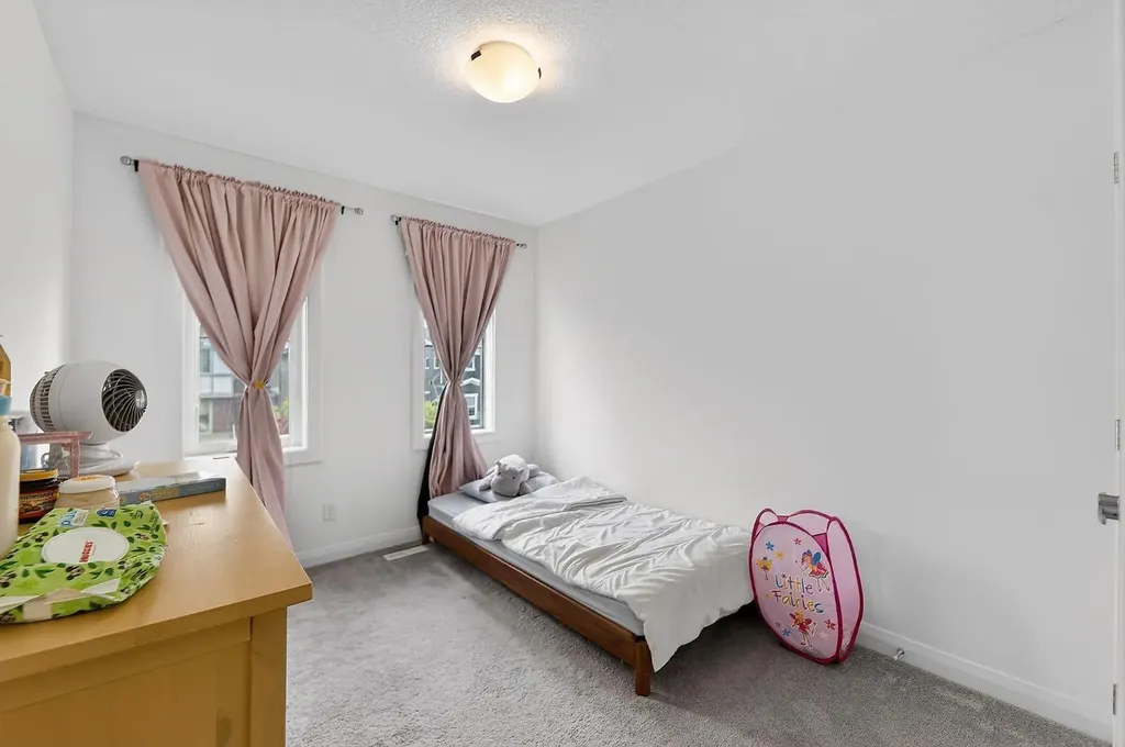 117 Ravenstern Crescent Airdrie AB T4A0W4