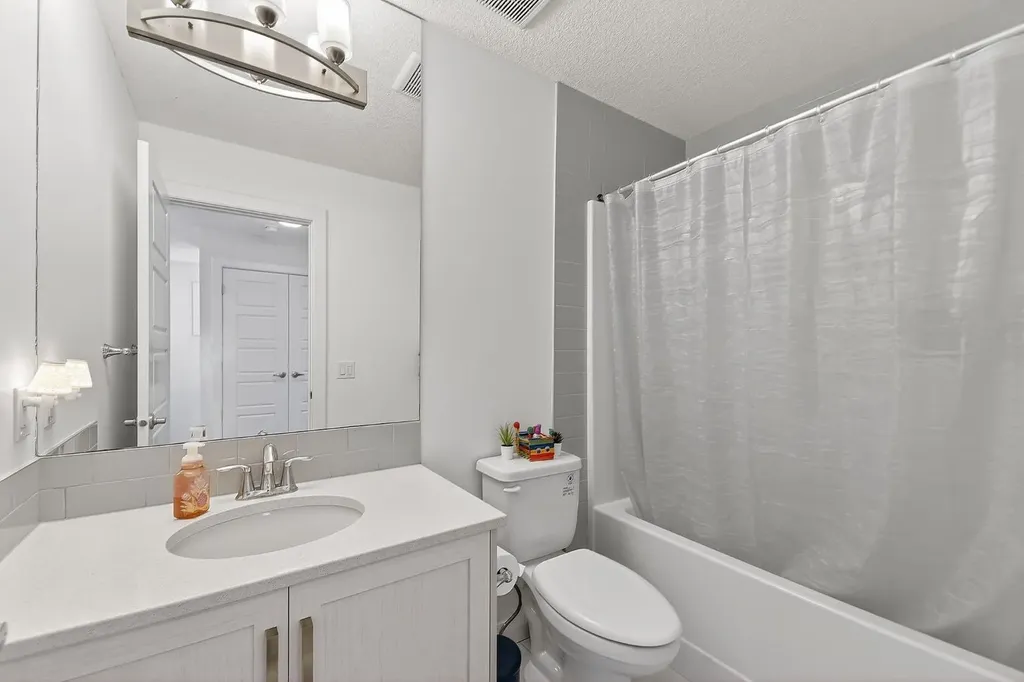 117 Ravenstern Crescent Airdrie AB T4A0W4