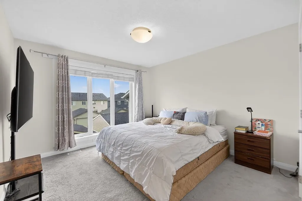 117 Ravenstern Crescent Airdrie AB T4A0W4