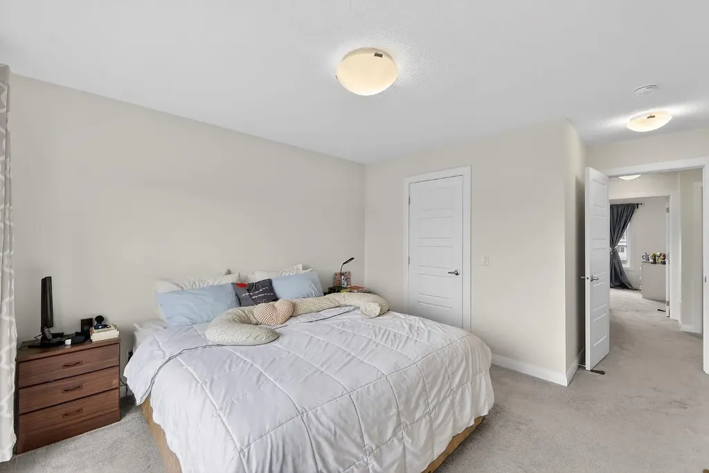 117 Ravenstern Crescent Airdrie AB T4A0W4