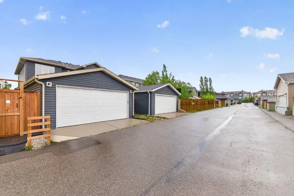 117 Ravenstern Crescent Airdrie AB T4A0W4