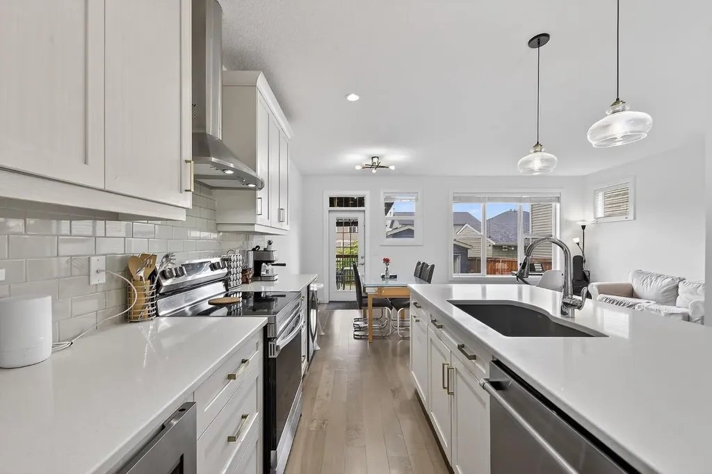 117 Ravenstern Crescent Airdrie AB T4A0W4