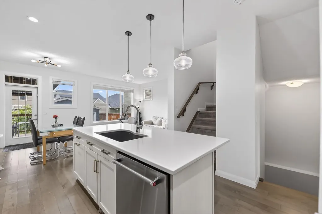 117 Ravenstern Crescent Airdrie AB T4A0W4