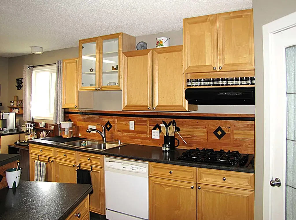 4923 52 Avenue Taber AB T1G 1H6
