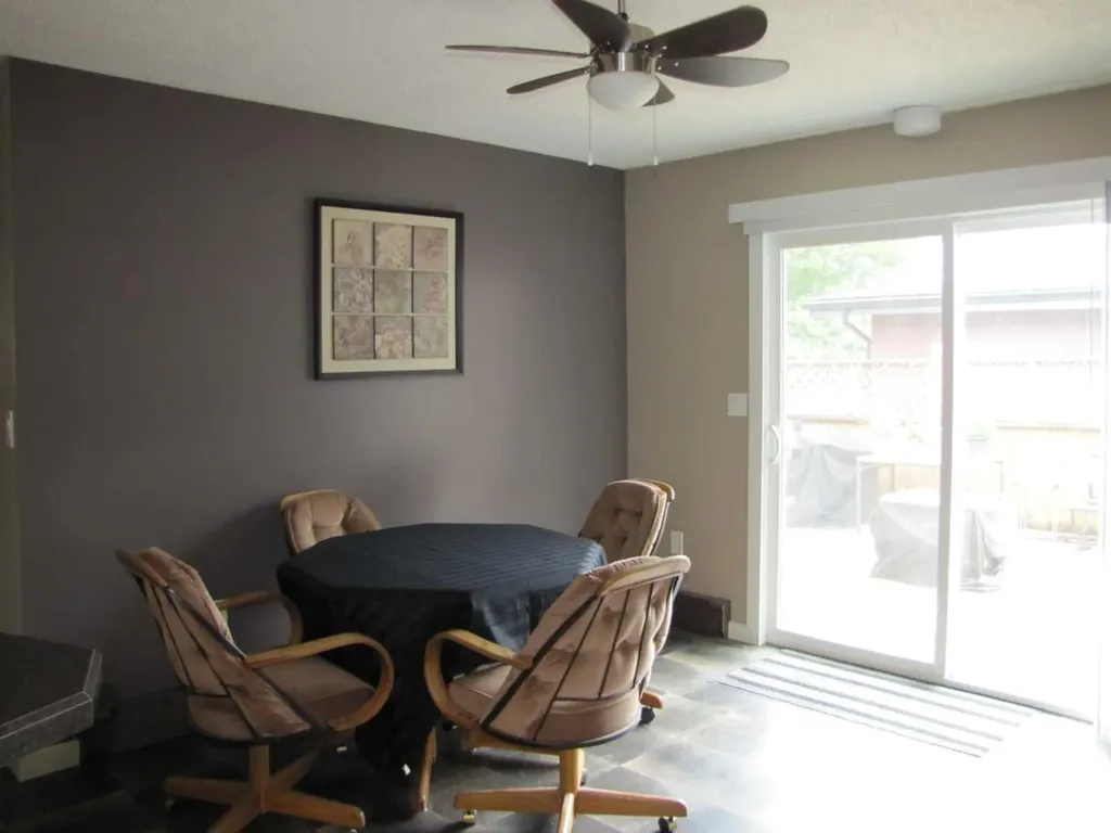 4923 52 Avenue Taber AB T1G 1H6