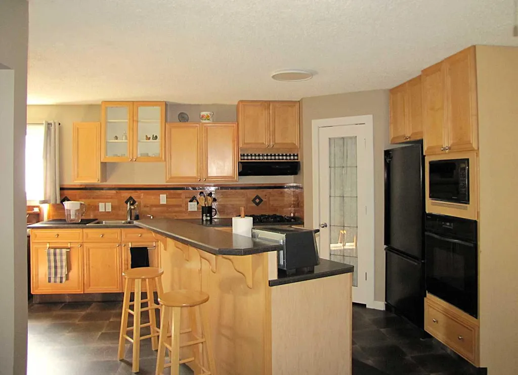4923 52 Avenue Taber AB T1G 1H6