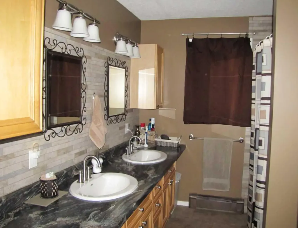4923 52 Avenue Taber AB T1G 1H6