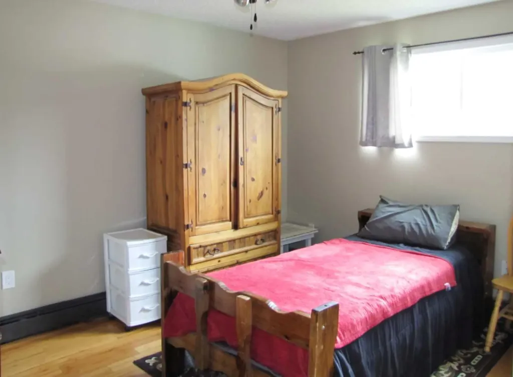 4923 52 Avenue Taber AB T1G 1H6