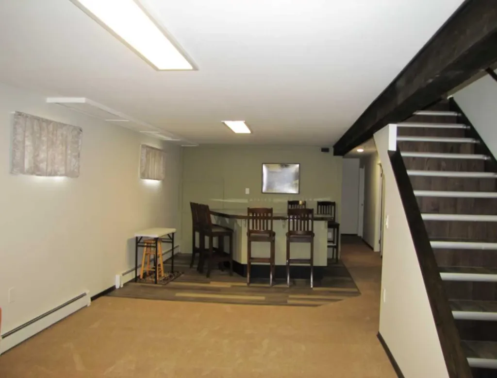 4923 52 Avenue Taber AB T1G 1H6