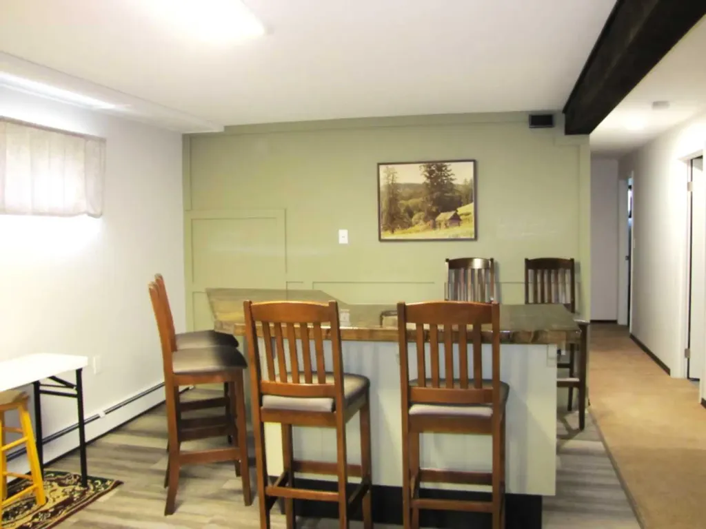 4923 52 Avenue Taber AB T1G 1H6