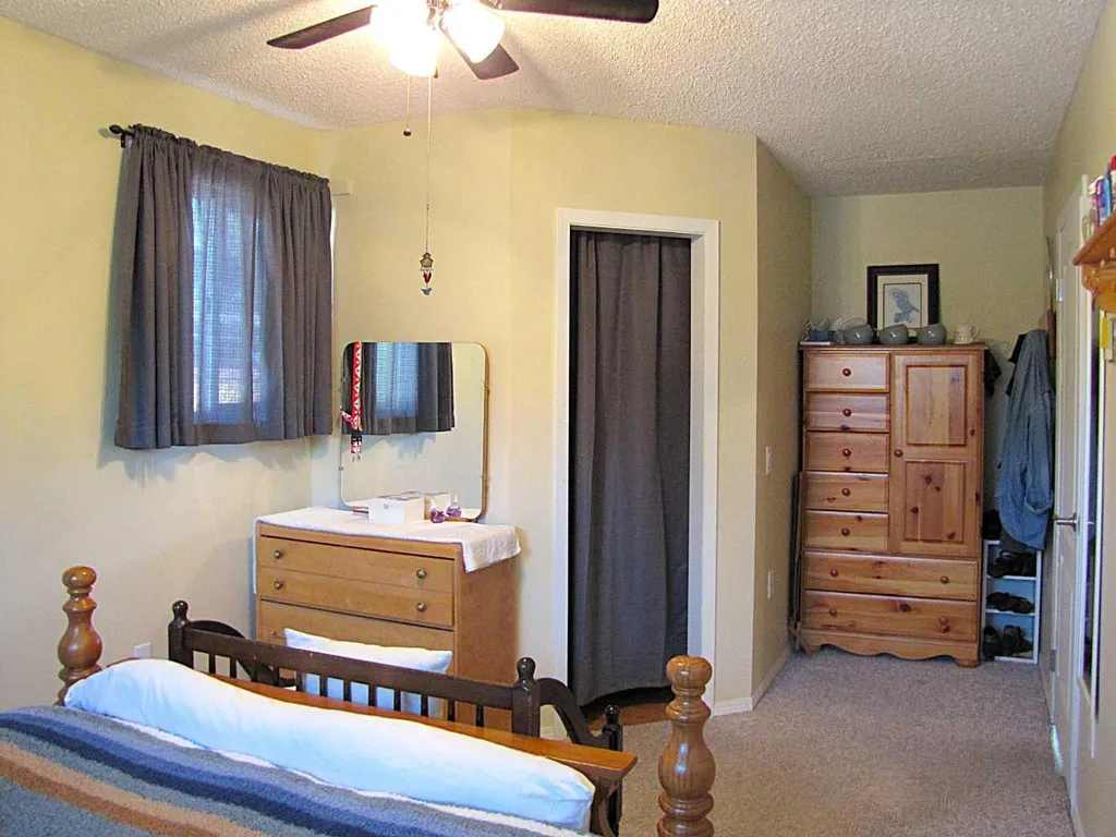 4923 52 Avenue Taber AB T1G 1H6