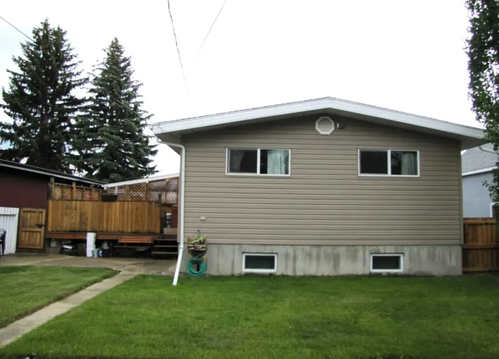 4923 52 Avenue Taber AB T1G 1H6