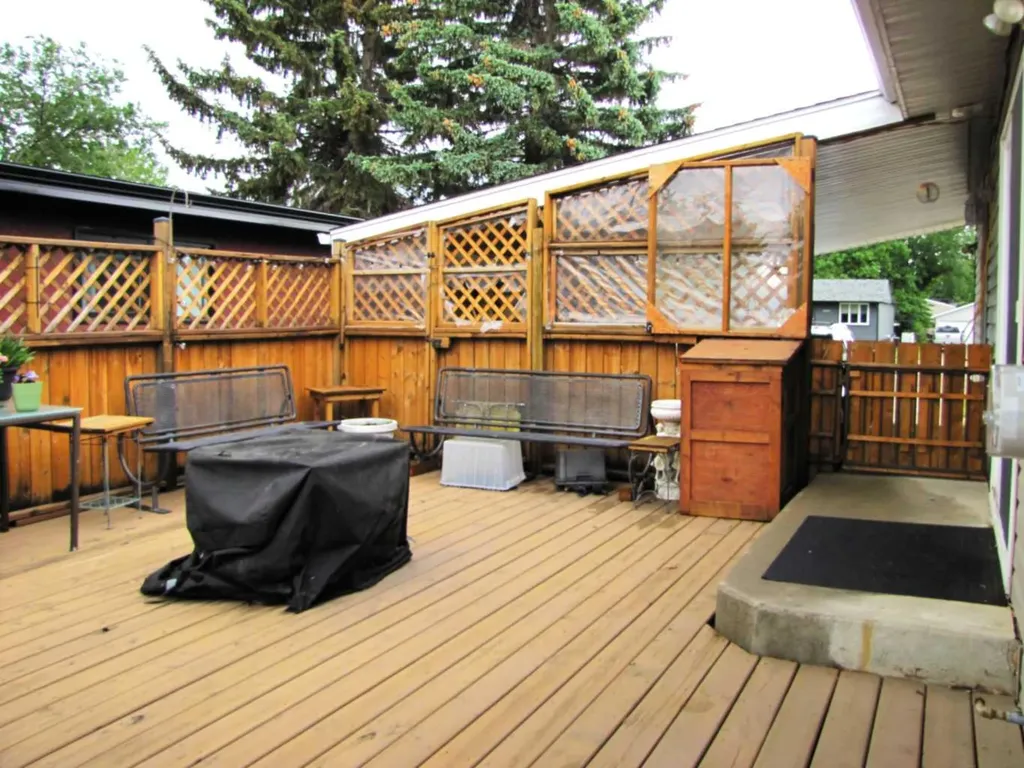 4923 52 Avenue Taber AB T1G 1H6