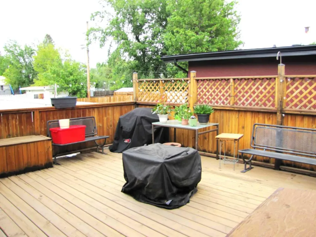 4923 52 Avenue Taber AB T1G 1H6