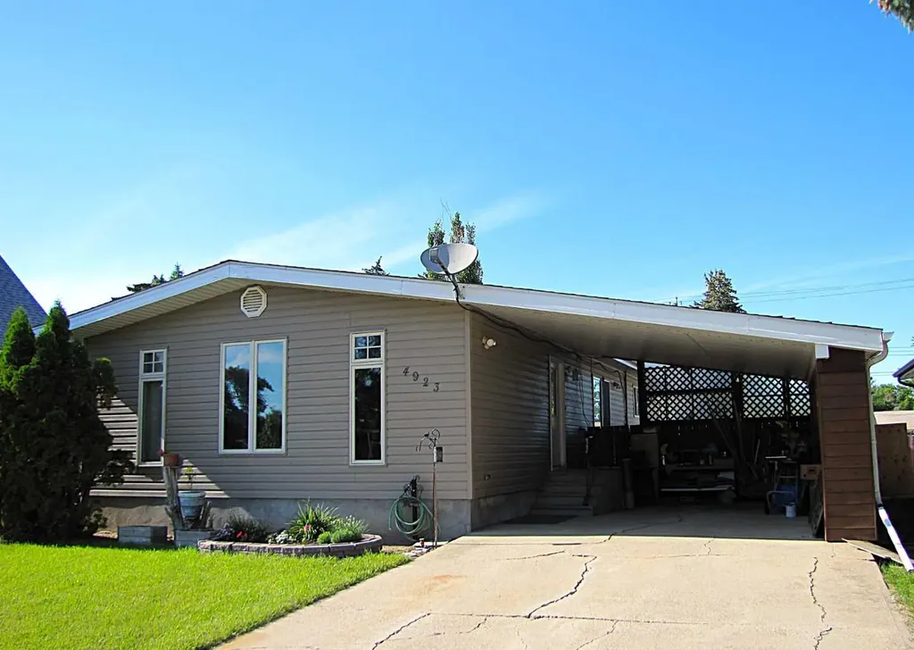4923 52 Avenue Taber AB T1G 1H6