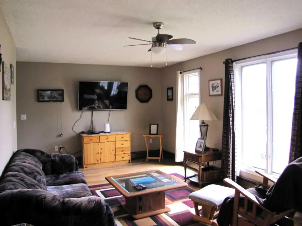 4923 52 Avenue Taber AB T1G 1H6