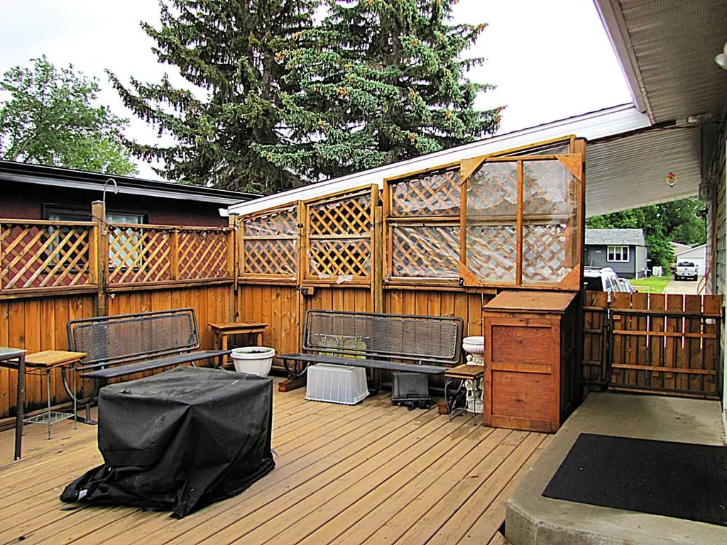 4923 52 Avenue Taber AB T1G 1H6