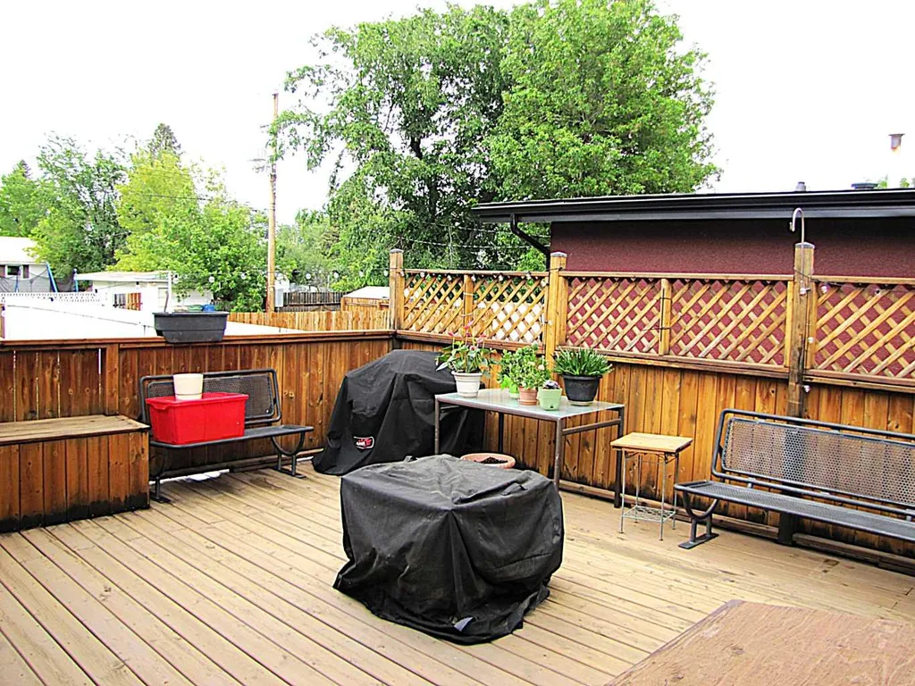 4923 52 Avenue Taber AB T1G 1H6