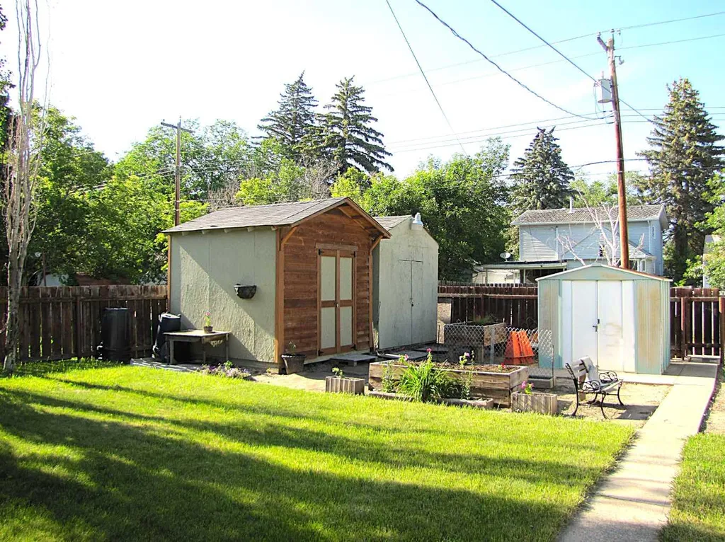 4923 52 Avenue Taber AB T1G 1H6