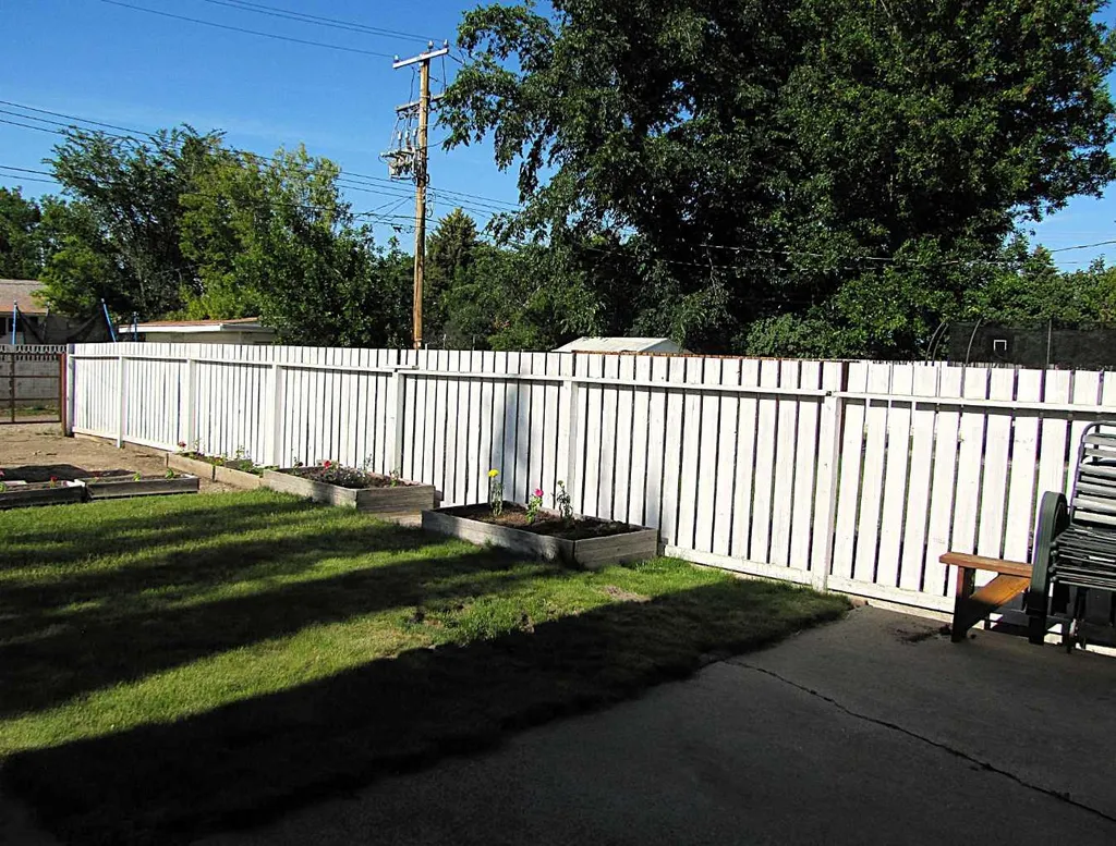 4923 52 Avenue Taber AB T1G 1H6
