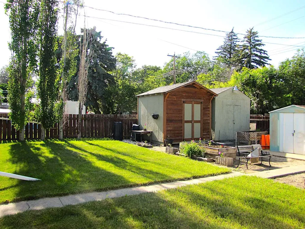 4923 52 Avenue Taber AB T1G 1H6
