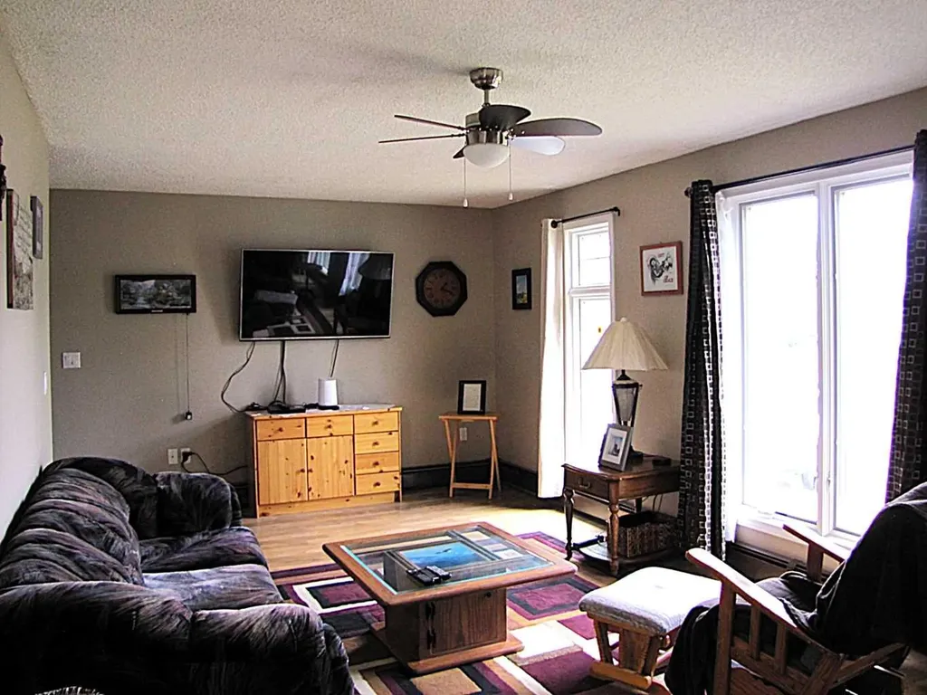 4923 52 Avenue Taber AB T1G 1H6