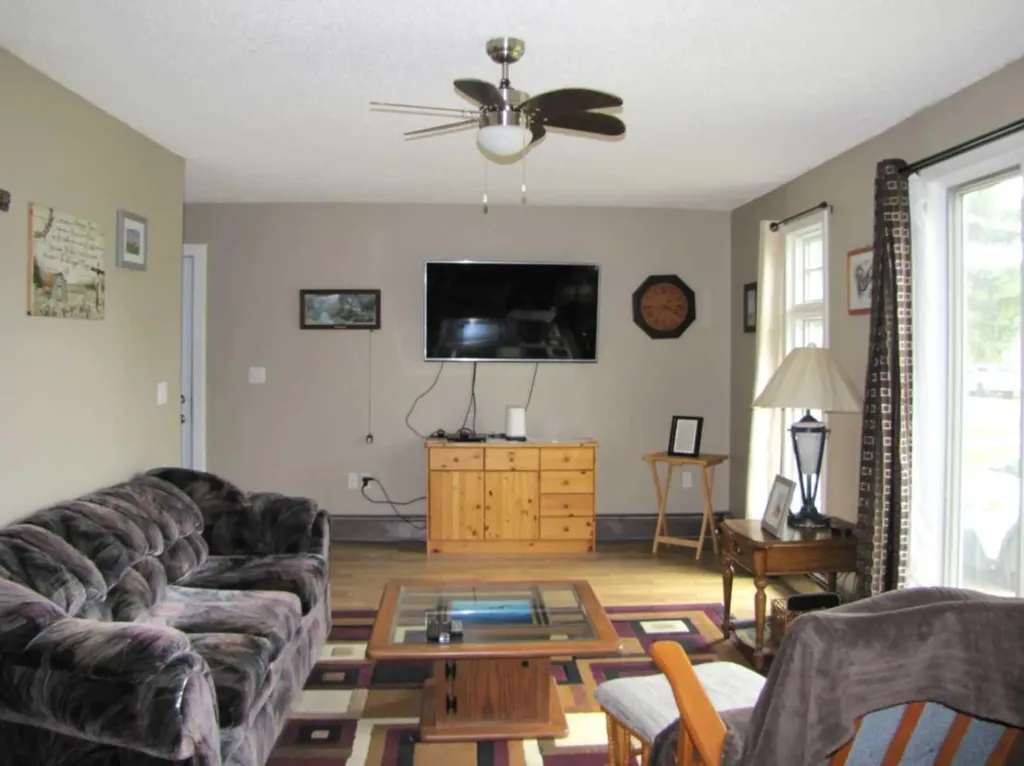 4923 52 Avenue Taber AB T1G 1H6