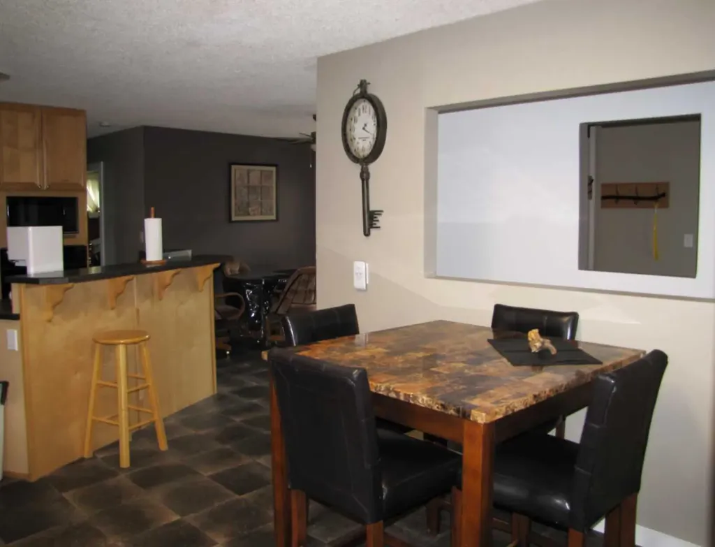 4923 52 Avenue Taber AB T1G 1H6