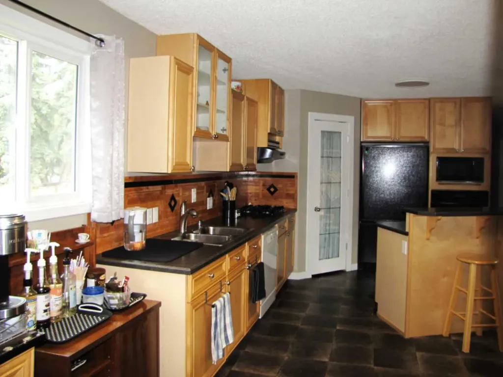 4923 52 Avenue Taber AB T1G 1H6