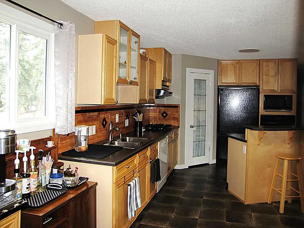 4923 52 Avenue Taber AB T1G 1H6