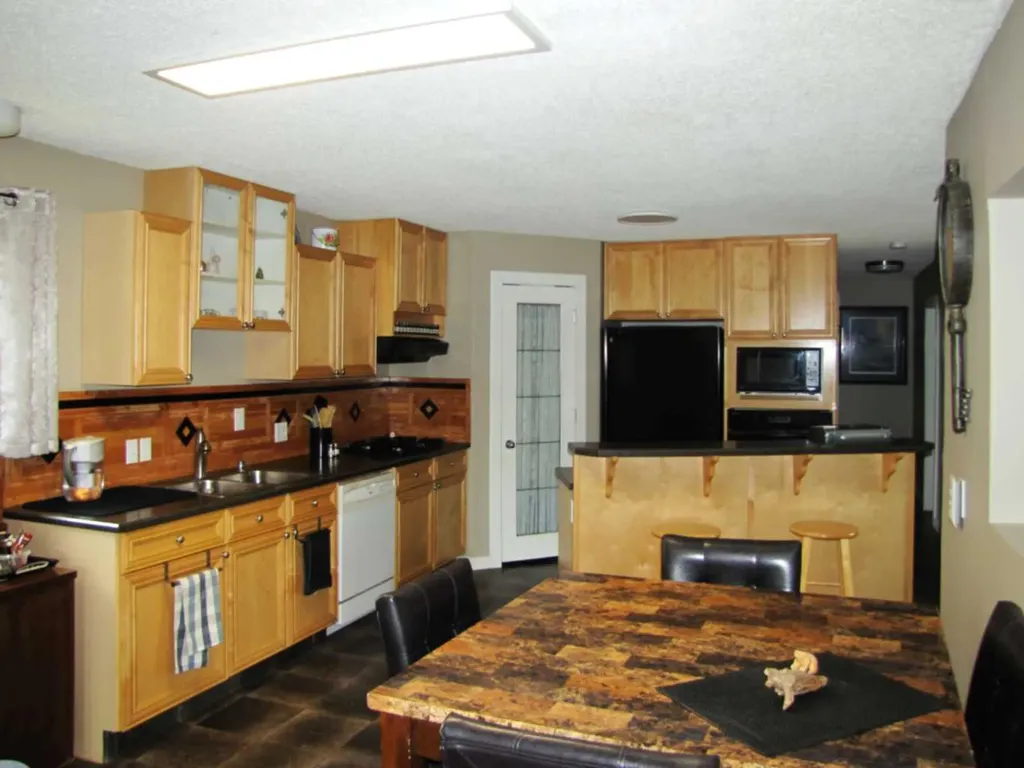 4923 52 Avenue Taber AB T1G 1H6